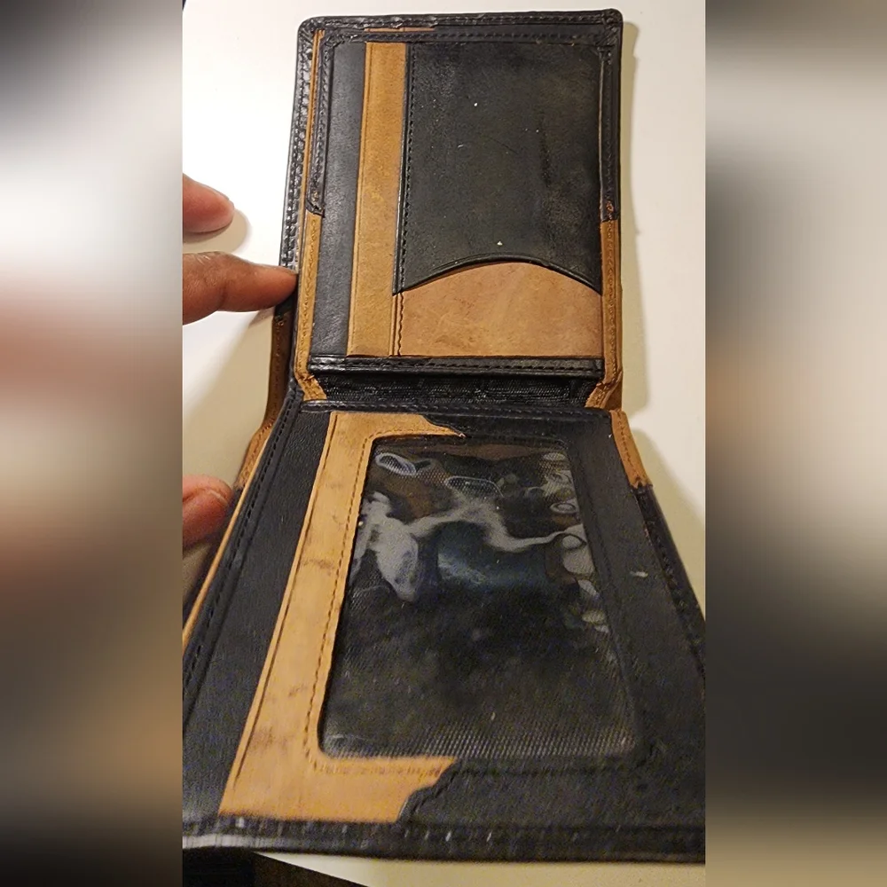 Men's Toneka Leather Two-tone Billfold Wallet. New.